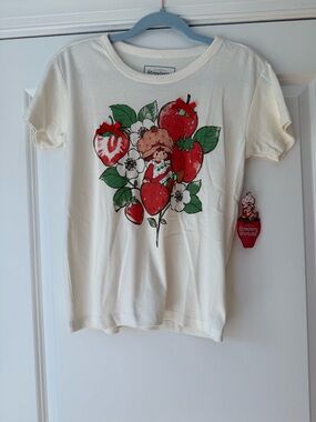 NWT Strawberry Shortcake Women’s T-Shirt, Creamy White, Size Medium